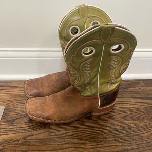 Justin boots gently used size 11 D